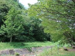 この後、牛伏寺に寄ろうとして行きつけず、近くの水遊び広場で野外ランチにしました
牛伏川が「フランス式階段工」になっており、川にも入れて楽しいです