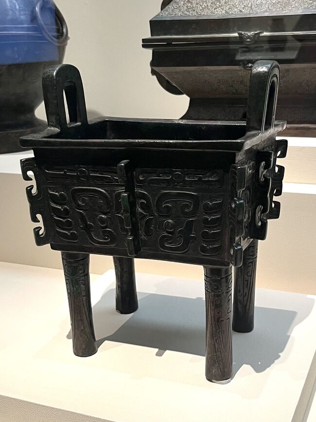 少し違和感があったのですが、理由は<br />蒋介石の時代は殷墟少ししか発掘されてないので<br />展示物は殷のもの少ないからだと途中で気づきました。