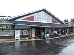 高速道路（三陸道）を１時間ほど走ったところでトイレ休憩。三滝堂ＩＣを降りて直ぐのところにある道の駅 三滝堂に立ち寄る。