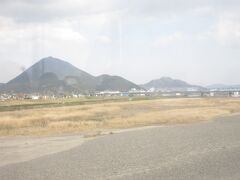 途中、近江富士と謳われる「三上山」を眺めていると幼い頃に滋賀県で暮した記憶が懐かしく蘇えってきます。