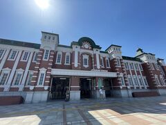 深谷駅
東京駅をイメージした模様。しかし耐震性の観点からレンガ造りとはならず、レンガを模したタイルが貼られている
