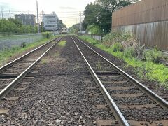 さりゆくキハ310と遠くまで伸びる線路