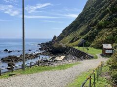 そして到着したのが、ここ！

右手に小さな男女別脱衣所が見えます。