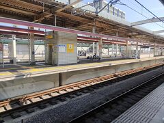 東武線とJRが乗り入れています。改札を通って乗り換えます。