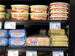 フランス・パリのスーパーマーケット『カルフールシティ』の写真。

バターコーナー

画像を拡大してご覧ください。