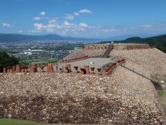 ビューポイントから、興奮して眺めます

ここから「有明山将軍塚古墳」へも行けるようで、猛暑で無ければ行ったと思います