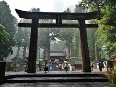 小雨が降っていたけれど、見学できない程じゃない♪
この日は17時までだったので、二荒山神社ではなく、東照宮に直行します。
