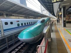 はやぶさは混んでいるので、空いているやまびこで向かいます。
東京発7:40。

この時間は車内清掃がないため、発車の10分前くらいには車両に乗れるのがうれしい。