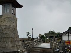 石の高燈籠、住吉神社
海沿いでかっこいい