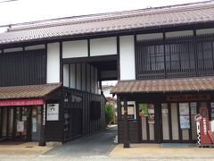 くぐり門
喫茶店と観光案内所