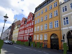 アンデルセンが住んだ家です。橙色が18番　隣の赤は20番地です。67番地がわかりませんでした。