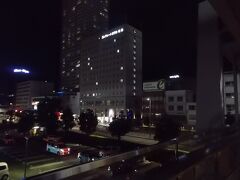 コンフォートホテル岐阜に宿泊。岐阜駅北口の歩道橋から目の前に見えます。