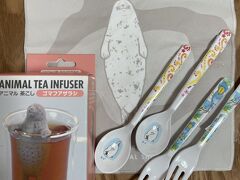 園内の売店へ。
ハンドタオル、茶こし、スプーン、フォークを買いました。
買った後に気づいたのですが、ほとんどアザラシ…
そうか、私アザラシ好きだったんだな！