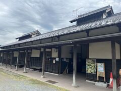 長野駅前でレンタカーを借りて、龍岡城へ。こちらで龍岡城のスタンプを押させていただきました。