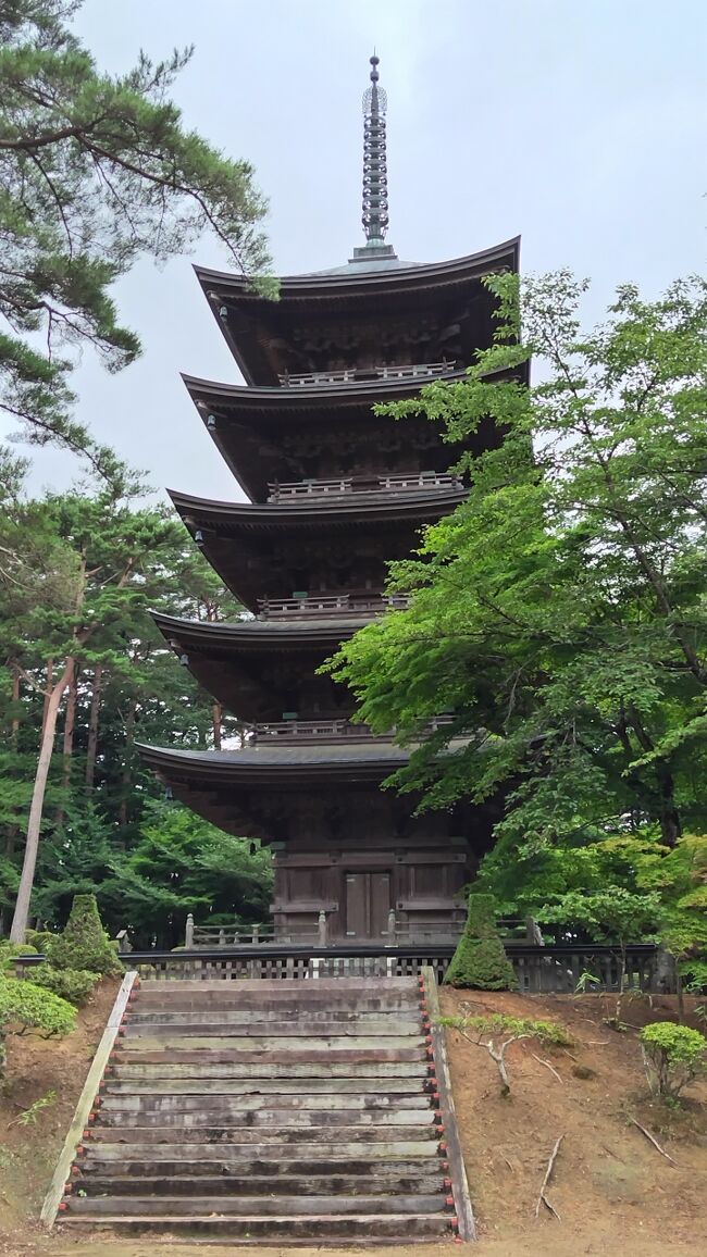 立ち寄ったのは、この五重塔が見えたからです。<br />立派な塔です。