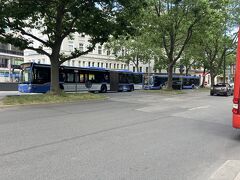 ダッハウ駅から､ミュンヘン中央駅に戻ります。列車では、鼻輪した女の子が3人で私を囲むように座ってスマホ見せ合いながら大しゃべりしてたり、何人かの巨大な男が女装して乗ってきたりで､都会らしい風景。先ほどまで見ていた物との落差もあり、勉強になりました。
