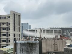 2月19日（日） 昨日とは変わって朝からどんより曇天
でも寒い～、ってほどでは無いので、雨さえ降らなければ
街歩きには最適な日！

今日も部屋掃除は断って、午前中に最後の洗濯＆荷物整理。