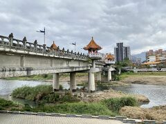 三峽河にかかる、東屋が特徴的な長福橋
ここを渡ったことは無い。。。