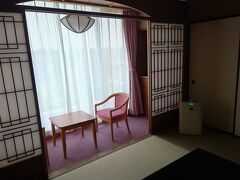 昔ながらの和室の部屋ですが、畳替えをしたばかりでい草の匂いがいい感じでした。