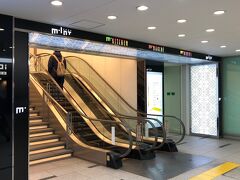 三宮駅前の複合ビルです。イオンなどが入っています。