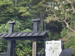 妙本寺は日蓮宗のお寺で
比企一族の墓があり、鎌倉殿の13人の1人である比企能員ゆかりのお寺だそう。

担当の人力車の方が身振り手振りで解説してくれました(^^♪
