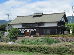 東御市出身の江戸時代の最強力士・雷電為右衛門の生家が復元され、道の駅雷電くるみの里から歩いて10分ほどのところに建っています。江戸時代のお相撲さんということで、知らない人も多く訪れる人はいませんでした。