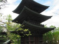 重要文化財に指定されている三重塔。