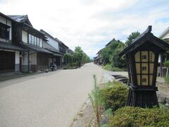 白鳥神社横に、江戸時代に北国街道の宿場町として栄えた海野宿の街並みが保存されています。重要伝統出来建造物群保護地区に指定されていて、江戸時代の旅籠屋造りの建物と明治以降の蚕室造りの建物が調和して建っています。