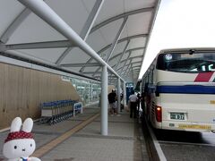 ５０分ほどで静岡空港に到着です。

あっ、例のごにょごにょとエンジェルパスをドライバーさんに提示したら５０％引きでＯＫでした(^_-)-☆。