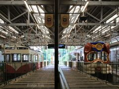 近鉄生駒鋼索線 宝山寺線 宝山寺駅 
1918年(大正7年)生駒鋼索鉄道が開業

こちらは木造の小屋組。