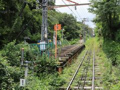 近鉄生駒鋼索線 山上線 【霞ヶ丘駅】
1929年(昭和4年)開業

ホームが階段状になっているのが分かります。宝山寺に近い梅屋敷駅と違い、利用客はかなり少なそうです。