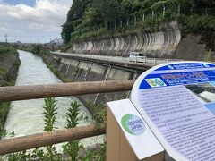 早々に道の駅しらやまさんを出、近くの手取川ジオパークの手取川七ケ用水を見たり。