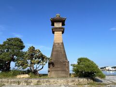 駅から歩いてくるとこの青柳楼の大燈籠がそびえています。