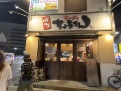 チェックイン後、博多駅東口でラーメン屋を探すが、なかなか見つからず。
汗だくになってやっと見つけたラーメン屋。
