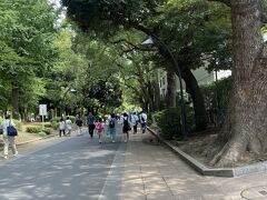 上野駅につきました。上野恩賜公園を散策します。