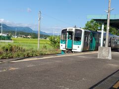 引田駅に到着。
高松方面からの普通列車はほとんどがこの駅で折返しとなります。
ここからだとまだ高松より徳島市の方が近く、逆方面の需要もありそうですが、みんな特急利用なんでしょうね。