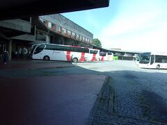 ホテルに荷物を預け、まずは明日の移動の下調べにバスターミナルにやってきました。ホテルから歩いて数分です。