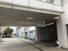 苫小牧駅で青春１８きっぷにスタンプを押してもらいました。
さてと海鮮丼を食べに港まで歩きます。