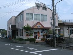 少し時間があるので、久々に、駅前の喫茶店というか、ケーキ屋さんに。
ここで珈琲を飲みました。