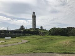 角島灯台。
1876年（明治9年）3月1日に点灯した日本海側では初めての大型灯台。国の重要文化財。

参観料：300円
参観時間 ：3月～9月 9:00～17:00 
　　　　　10月～2月 9:00～16:30

ここは有料の駐車場しかなく、300円必要。
