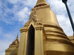 ◆ Wat Phra Kaew ◆
仏舎利が納められている黄金の仏塔