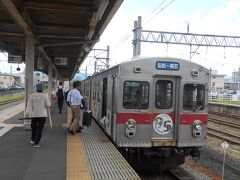 4日に行った田んぼアート駅に行く列車です。
弘前から10駅目です。
東急電車　昭和39年のマークがありました。
扇風機もあったがぬるかったです。
異常な暑い夏で外からの風も暑かったです。
