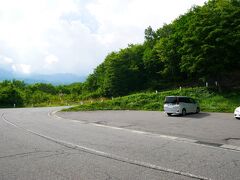 善五郎の滝を見に行きます。
観光センターから道を上っていくと滝の入り口向かいに駐車スペースがあります。