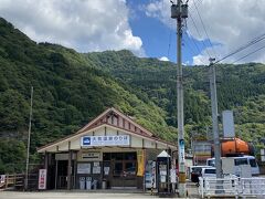 14時に庄川遊覧船の乗り場に到着。
船は14:30発なので、余裕を持って到着できました。