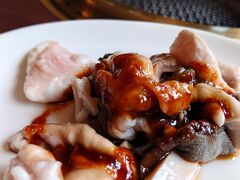 8月23日（水）
夜の間は土砂降りだったのに朝起きると雨は上がり晴れ間も見える。
おお～ヨカッタ。と思いきや灼熱地獄の始まりです(笑)

5月にも行った岡山の新見市でホルモンを食べようと思っていたので、前回お店が閉まっていて入れなかった「松本ホルモン店」に電話をするも「今日は予約が入っていて・・・」とまたまた涙を呑む羽目に。
この辺りでこの時間、ホルモンうどんはどこで食べられるか探したのですが、結局前回水道屋さんに教えてもらった「JA晴れの国岡山 焼肉 千屋牛」へ行きました。
ゴールデンウィークは激込みでしたが今回はすんなりはいれました。が、結構混んでいましたね。
中に入るとホルモンうどんじゃなくて牛肉が食べたくなり、ホルモンは少し焼く程度に。