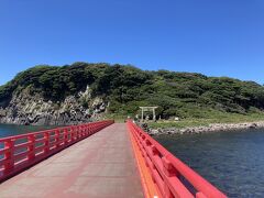 食後は雄島へ。
赤い橋を渡り、