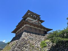 次は高島城へ。すぐそばに車を止めることができました。