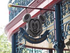 まずは朝ごはん
グレートアメリカンワッフルカンパニーへ
久しぶりにミッキーのワッフル食べてたくて並びました
最近人気のワッフル
30分以上並びました