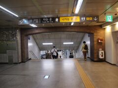地下鉄4号線フェヒョン駅へ