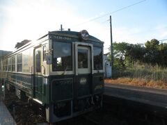2023.04.30　佐世保ゆき普通列車車内
一時期全国的に流行った（？）レトロ調気動車と今福で交換。
